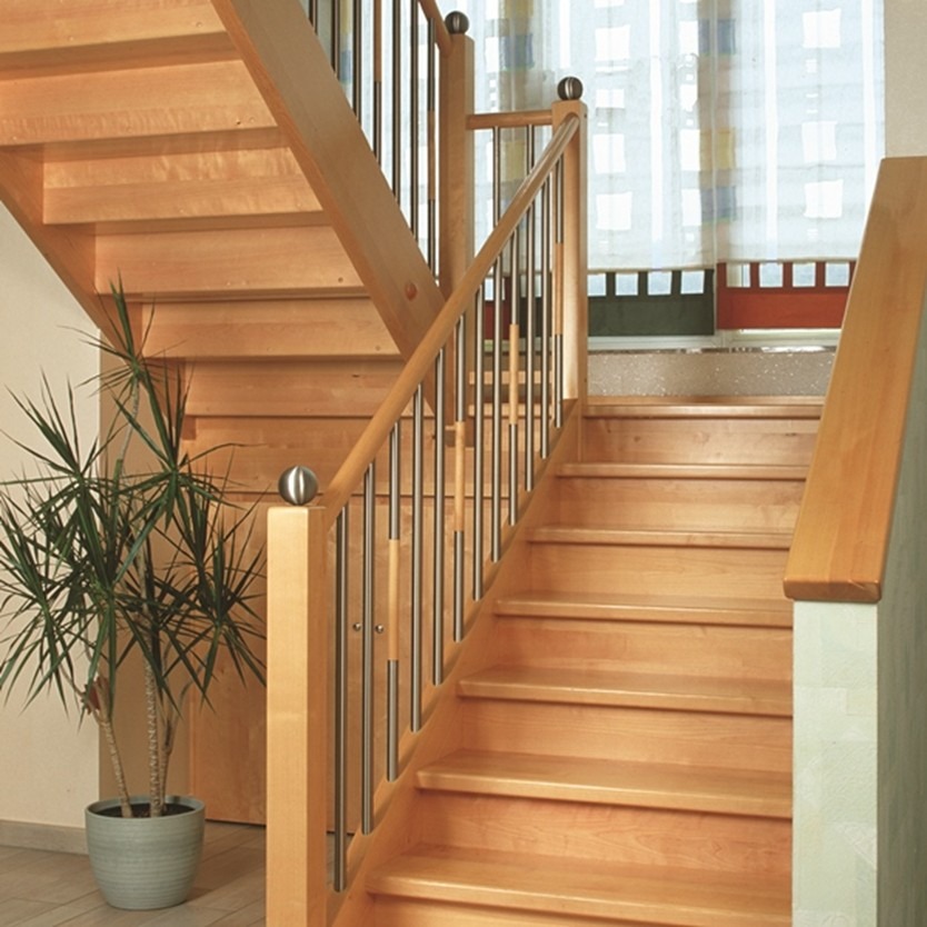 Entdecken Sie die Welt der individuellen Holztreppen mit Treppen-Gutachten von Ihrem Sachverständigen Steffen Tremel. Als erfahrener Gutachter in Berlin und Brandenburg biete ich Ihnen professionelle Gutachten zu Holztreppen nach Maß und sorge dafür, dass Ihre Treppen nicht nur ästhetisch ansprechend, sondern auch sicher und langlebig sind. Vertrauen Sie auf die Expertise von Tremel, um die Qualität und Stabilität Ihrer Treppen sicherzustellen und um potenzielle Problemzonen rechtzeitig zu identifizieren. Holztreppen sind nicht nur funktionale Elemente, sondern auch bedeutende Gestaltungselemente in jedem Zuhause. Lassen Sie sich von mir beraten und profitieren Sie von meinem Fachwissen, um ein sicheres Raumgefühl zu schaffen.